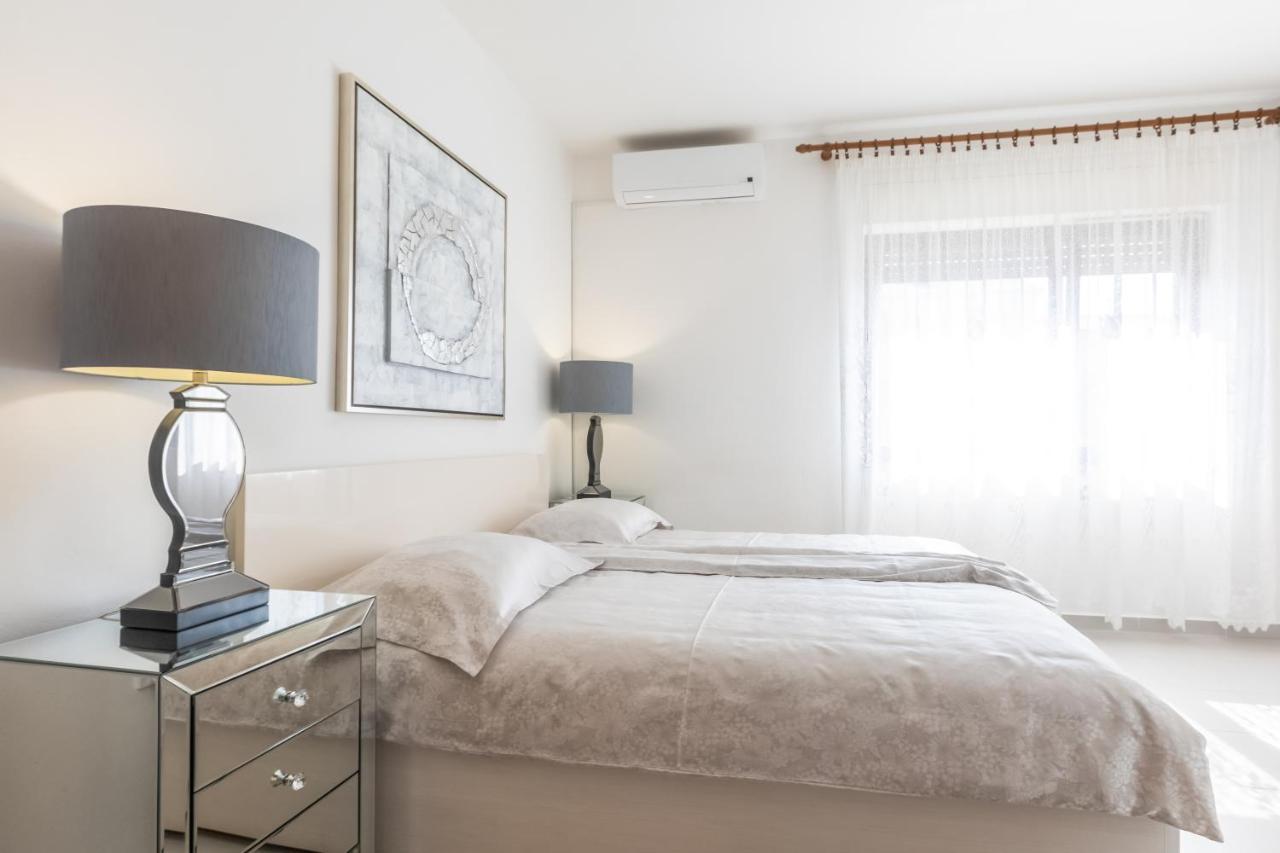 Apartments Zdenka Ровинско село Екстериор снимка