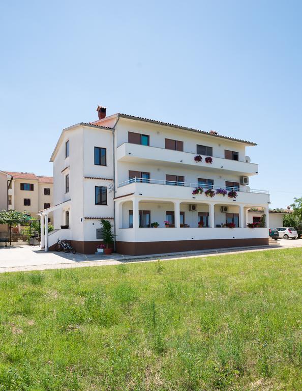 Apartments Zdenka Ровинско село Екстериор снимка